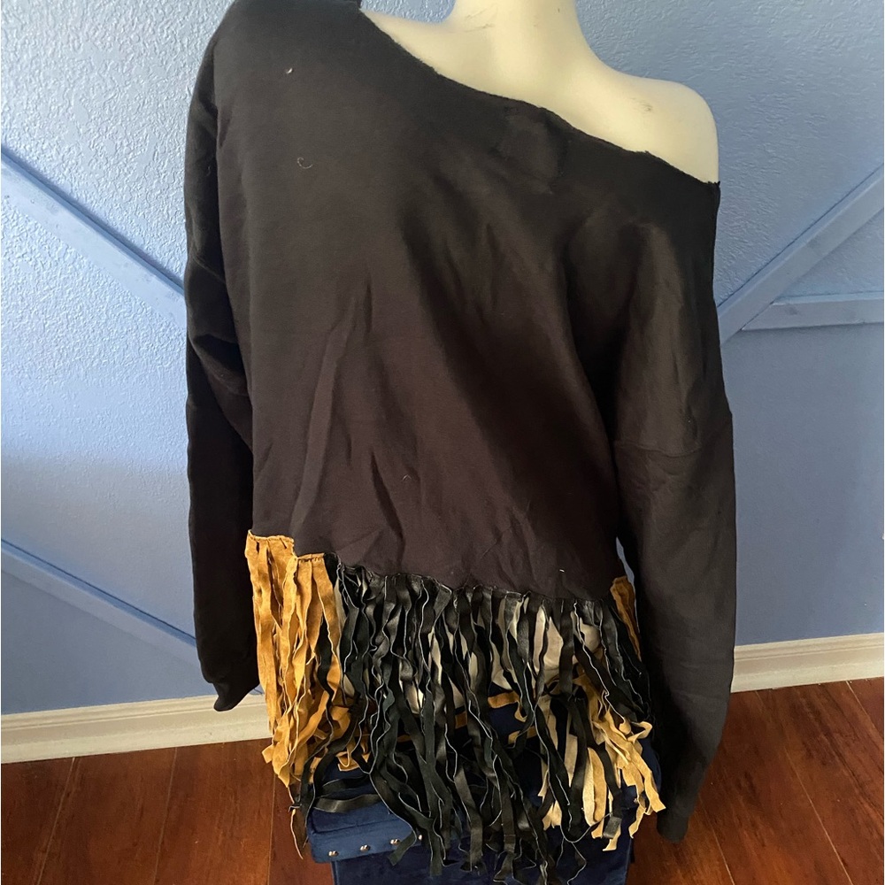 sweat shirt with leather shingles